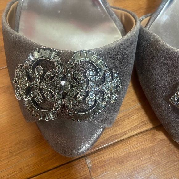 Badgley Mischka grey suede d’orsay pumps - Picture 7 of 8